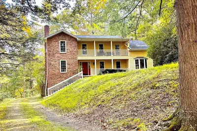 Image de Secluded pet friendly family getaway 20 minutes from Asheville/attractions.