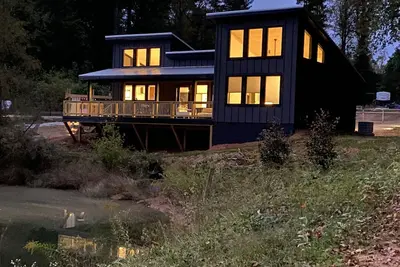 Image de 2024 Custom Home in the Blue Ridge Mtns w Hot Tub!