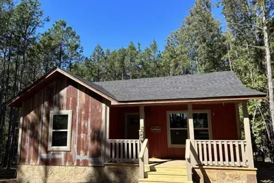 Image de Knotty Pine cabin, Couples Retreat w/ Hot Tub\nAnd Patio Gas log Fireplace.