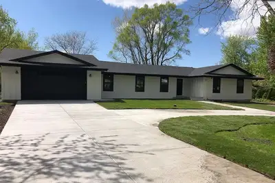 Image de 1 Acre newly remodeled Coal City home