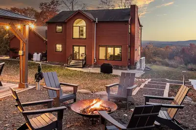 Luxury Escape with Panoramic Mountains Views