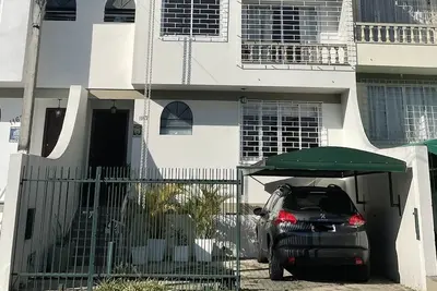 Image de Casa em Ă“tima Localização. , Ideal Para FamĂlias Aceita Animais de Estimação