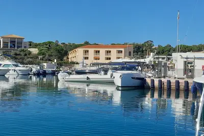 Image de Gites-Sassone, studio entre Calvi et l'Ile Rousse, au bord de mer.