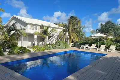 Image de This Is It, The Main House, beachfront with Private Pool! ! Daily housekeeping.