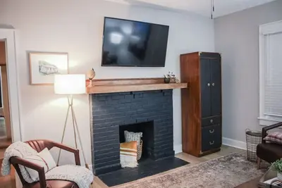 Image de Sokno Bungalow ~ 2 min to Sokno Taco + Back Patio!