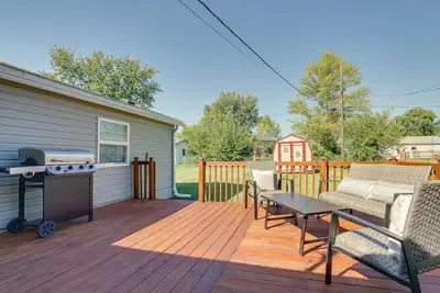 Image de Cozy Indiana Home w/ Deck, Charcoal Grill & Yard!