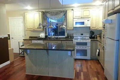 Image de Beautiful 2br/2ba Spacious Home in an Amazing Location - Rare Gem!