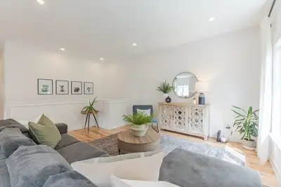 Image de Charming 3br Bungalow + Hot Tub in Port Hope