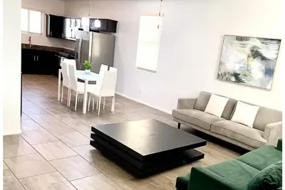 Image de Nm King Size bed/3 bedroom House
