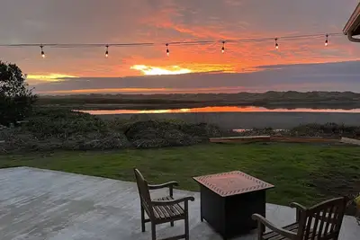 Image de Peaceful home overlooking the river and ocean!