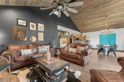 Image de This One Books Fast - Hot Tub, Boat Slip, Bonus Rm