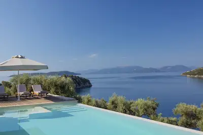 Villa Aeraki - Accès Direct à la Mer, Quai Privé et Amarrage de Bateau