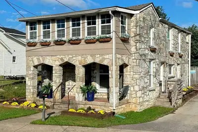 Image de Blakely's Stone Cottage: Walk to downtown Franklin & Civil War Sites