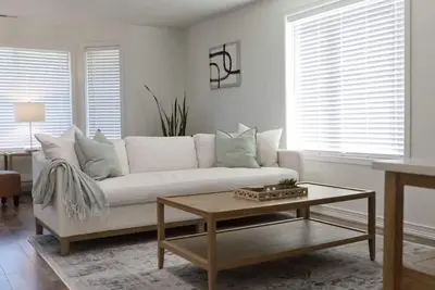 Image de Sunlit Sage House - a peaceful retreat. 3 bed 2 bath bright & clean home