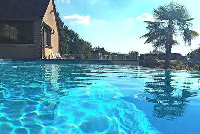 Image de Les Maisons D'En Haut, piscine à débordement chauffée
