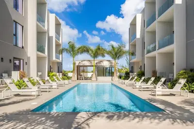 Image de Grace Bay, Walk To Beach, Pool Views! Z-B103