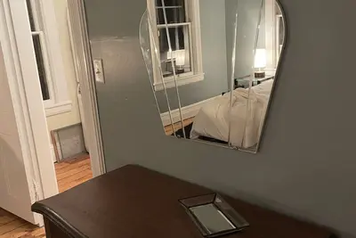 Image de Tranquil Victorian on Charming Street