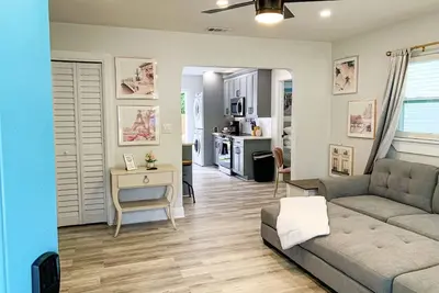 Image de Cottage near beach, restaurants, downtown