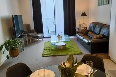 Image de 2 B/R modern apartment free parking prime location Canberra