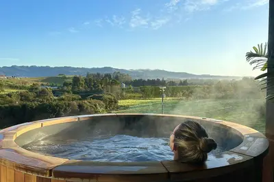 Image de Retreat style home with hot tub, sauna, gym & country views. Great location!