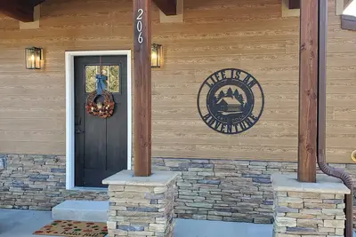 Image de Life Is an Adventure! Lake & Mountain View, Private Hot Tub, Game Room