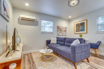 Image de 'The Dragonfly House' - Walk to Downtown Pensacola