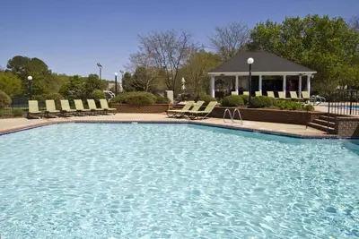 Image de Your Relaxing Getaway Awaits! Fully-Equipped Kitchen Parking, 2 Pools!