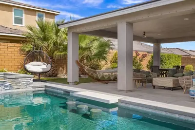 Image de Sun-Kissed Escape w\/ Private