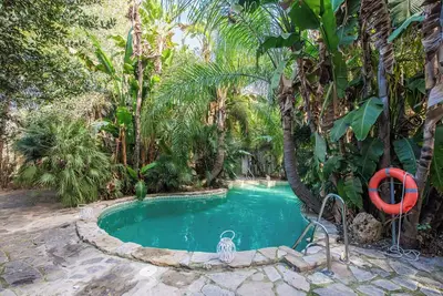 Image de Maison de vacances \"Apartamento Cortijo Rural Las Aves\" avec vue sur la montagne et piscine partagée