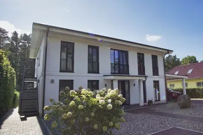 Image de Direkt am Waldrand mit Balkon und in Strandnähe - Ferienwohnung Cosmo