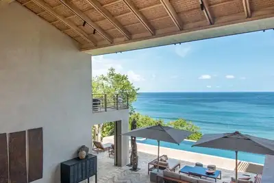 Image de Luxury Oceanview Villa w/Butler & Direct Beach Access |14 Guests | 6 Br | Gym & Infinity Pool
