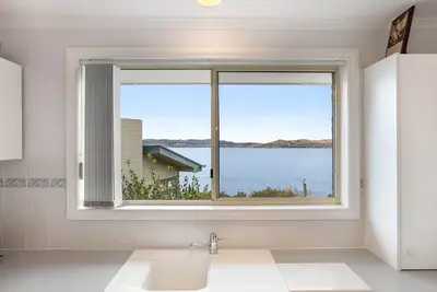 Image de \"Seaside Serenity\" with Views, Sleeps 9, 3 bath