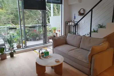 Image de Peaceful, stylish and centrally located 1 bed apartment with outdoor balconies
