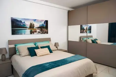 Image de East Garden Residences, modern, central condo with 2 large balconies.