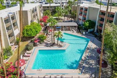 Image de 2br | Old Town & Fashion Sq | Pool & Hot Tub