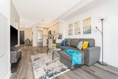 Image de Newly Built Modern Condo w Balcony & City Views