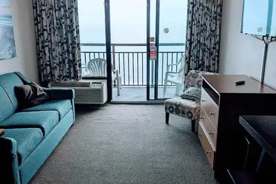 Image de Oceanfront Condo in Central Mb!
