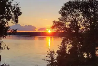 Image de Crowe Lake Lodge- Amazing Fall Colours!