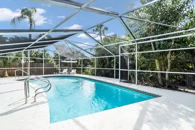 Image de Family friendly Siesta Key home with heated pool. 5 minutes drive to beach.