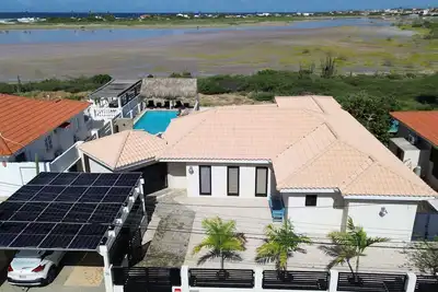 Ruby On The Salina: Pool, Bar & Stunning View - 4 Minutes to Beaches!