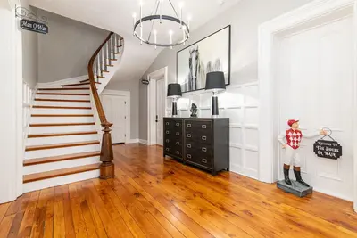 Image de The House On Main-Sleeps 16/ Historic Home/ Khp 11min/ Ark 30min/ Walk Downtown