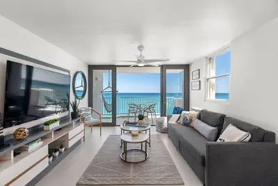 Image de Beachfront 3 Bdrm Gem in Isla Verde  Walk 2 Eat