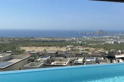 Image de Penthouse luxury with Ocean Views, away from the crowds yet close to the beach.