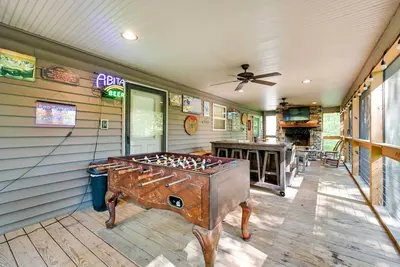 Image de Nolin Lake Home w/ Hot Tub: 15 Mi to Mammoth Cave!