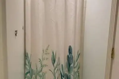 Image de Two Bedroom Unit in basement of Victorian