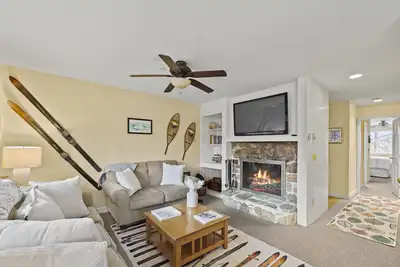 Image de Two bedroom Condo With Mountain View And Fireplace