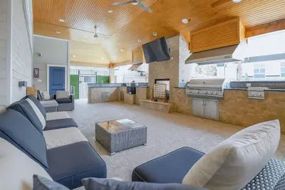 Image de Vibrant 1br Home near The Heights Gym+Bqq+Pool