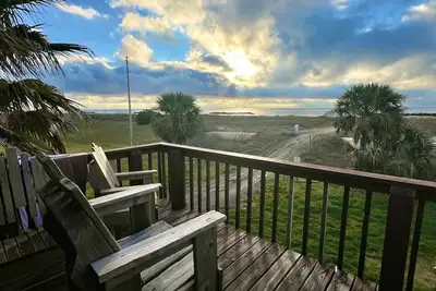 Image de 5bdrm•4bathBEACHFRONTstunningOCEANVIEWS•elevatorHANDICAPfriendly