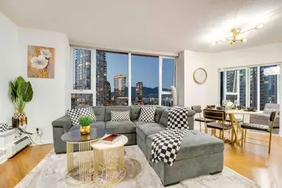 Image de Family-Friendly Condo near Rogers Arena | Parking | Gym| Pool & Sauna