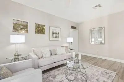 Image de New Spectacular Luxury Condo!